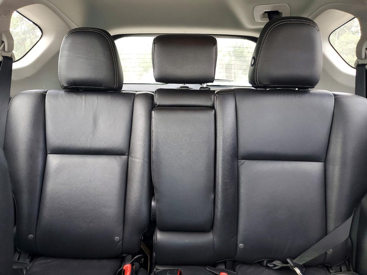 2014 TOYOTA RAV4 XLE photo 28