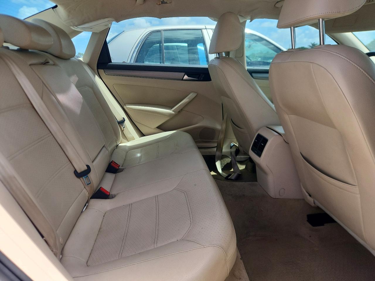 2014 VOLKSWAGEN PASSAT SE photo 19
