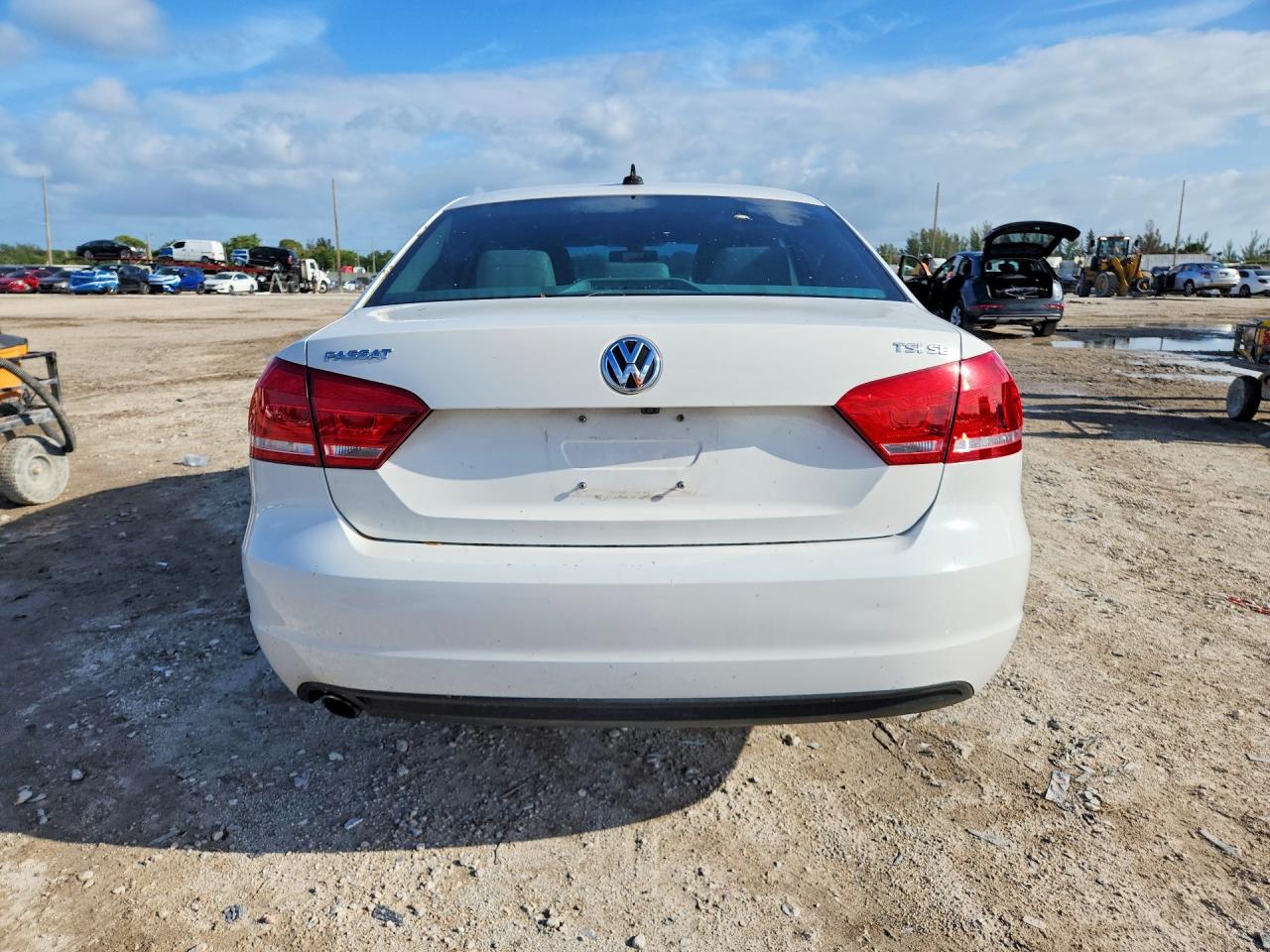 2014 VOLKSWAGEN PASSAT SE photo 11