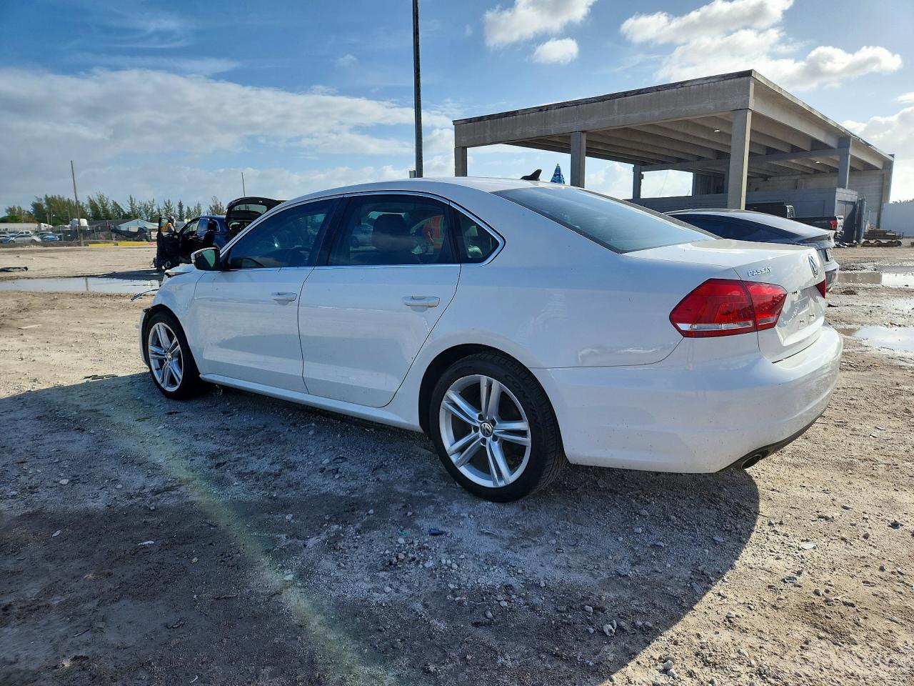 2014 VOLKSWAGEN PASSAT SE photo 3