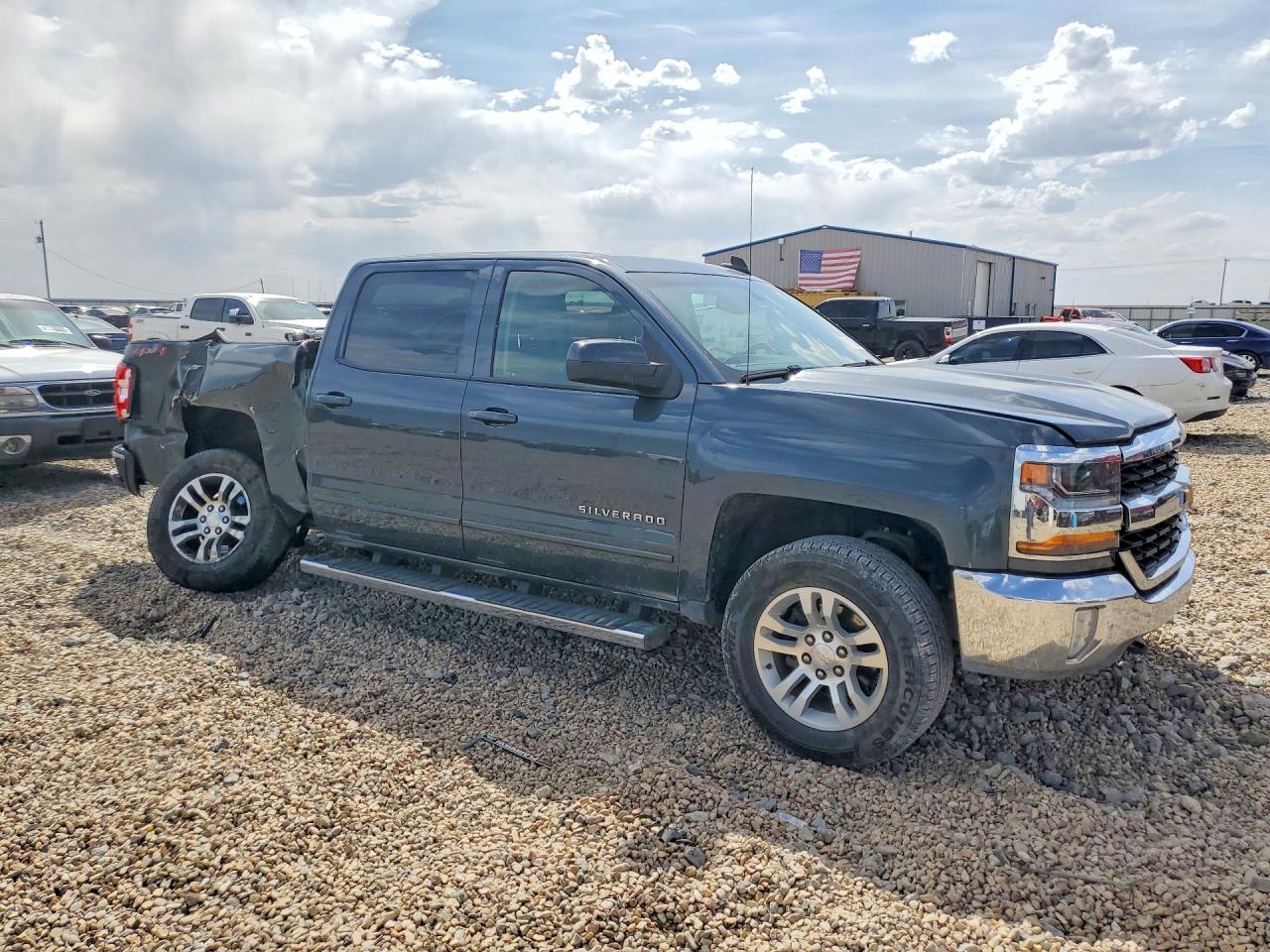 2018 CHEVROLET SILVERADO K1500 LT photo 7