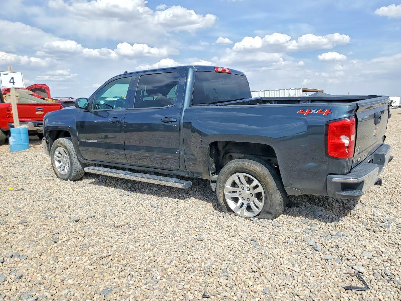 2018 CHEVROLET SILVERADO K1500 LT photo 3