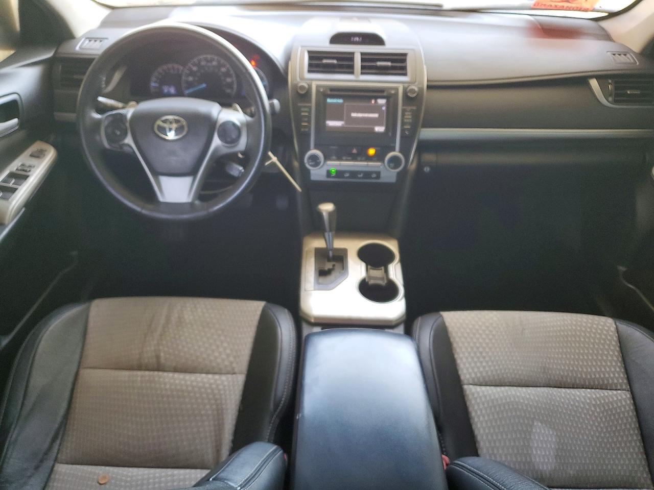 2014 TOYOTA CAMRY SE photo 15