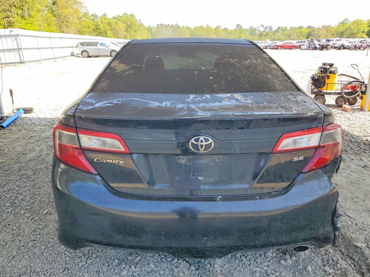 2014 TOYOTA CAMRY SE photo 11