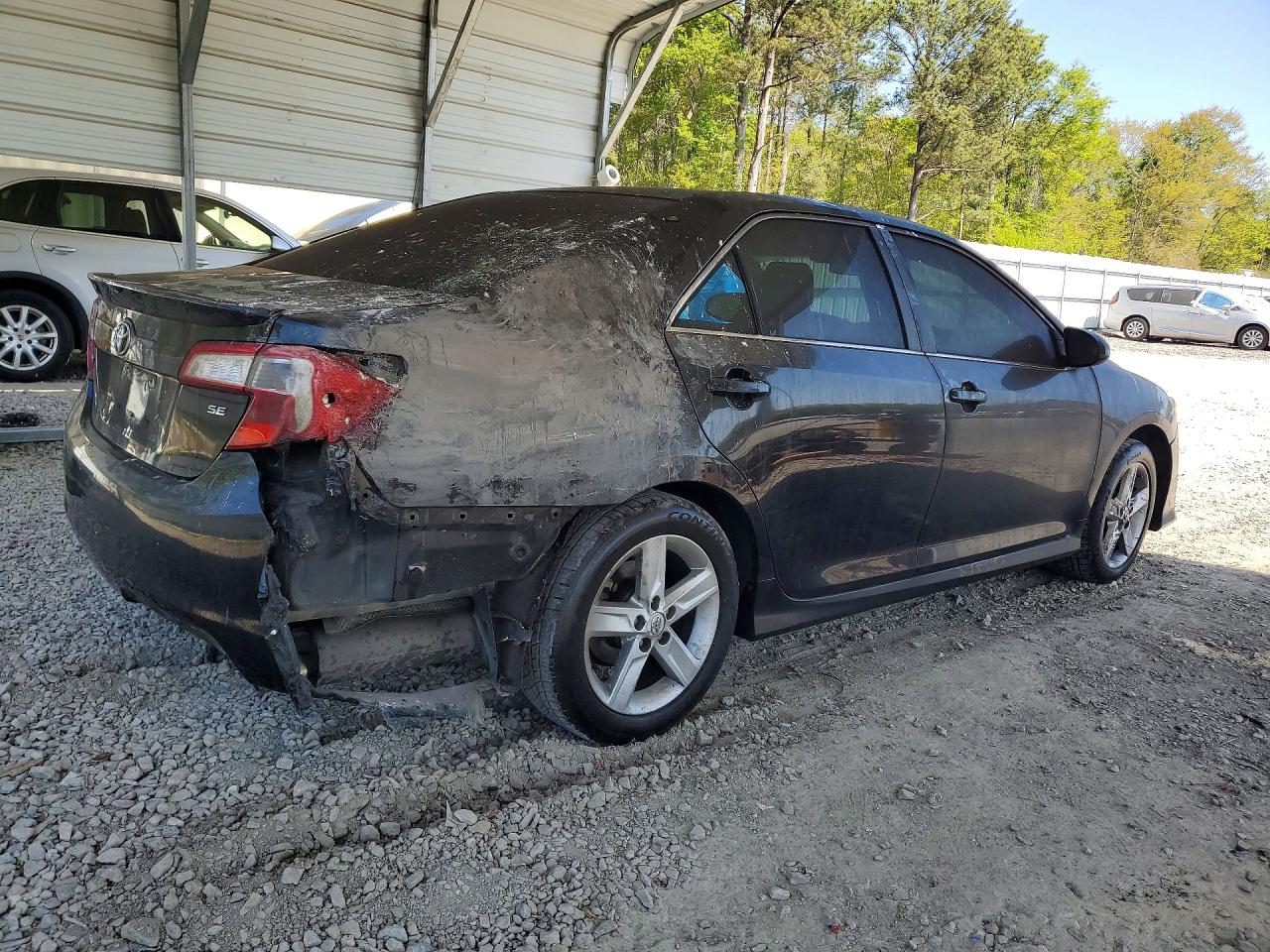 2014 TOYOTA CAMRY SE photo 5