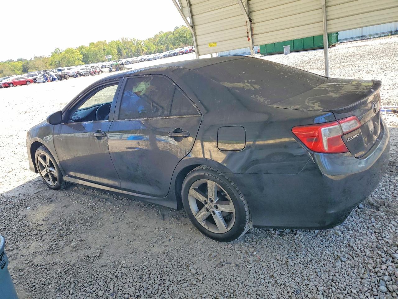 2014 TOYOTA CAMRY SE photo 3