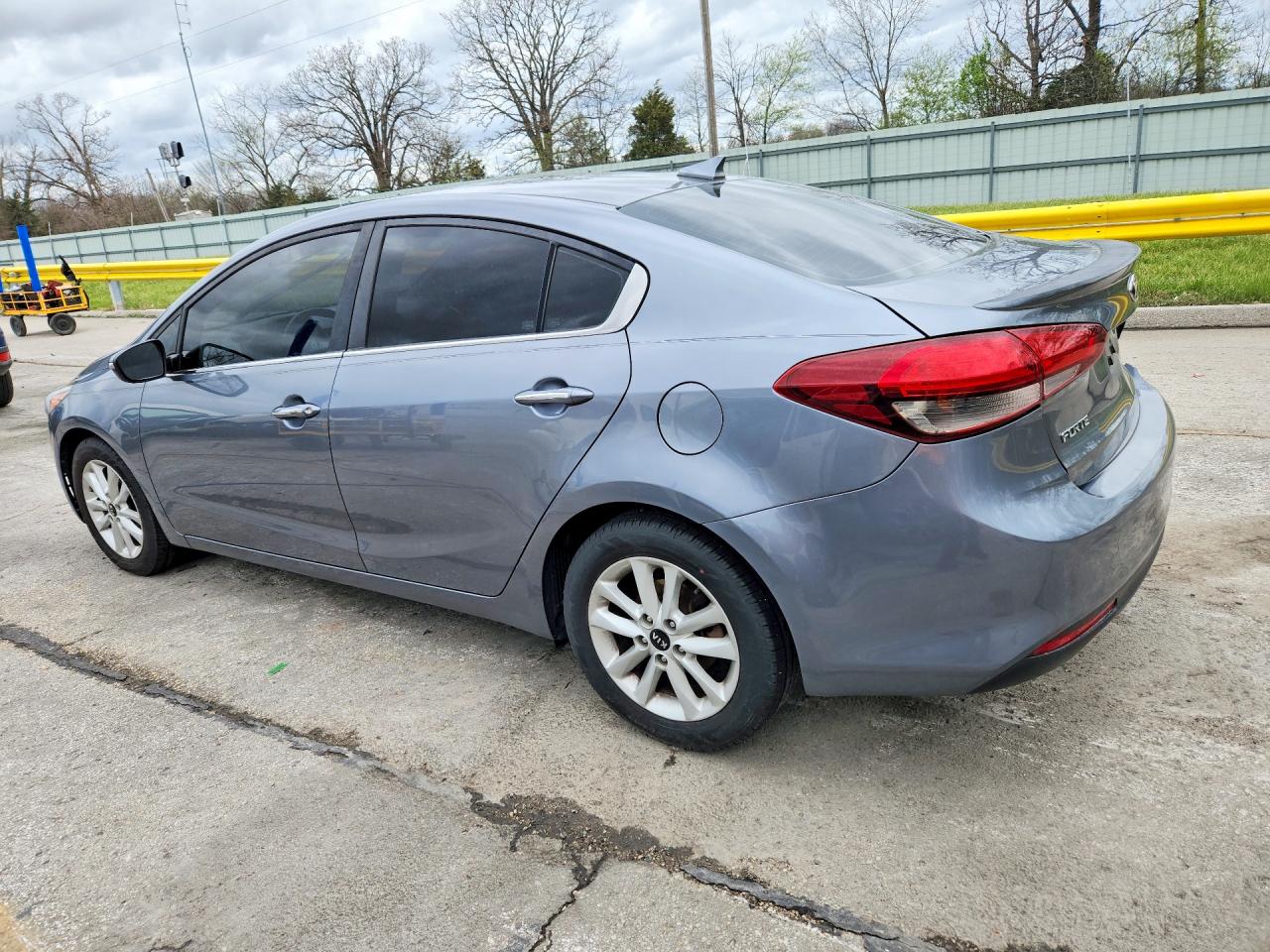 2017 KIA FORTE S photo 3