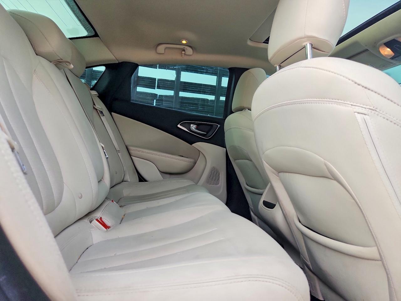2016 CHRYSLER 200 LIMITED photo 10