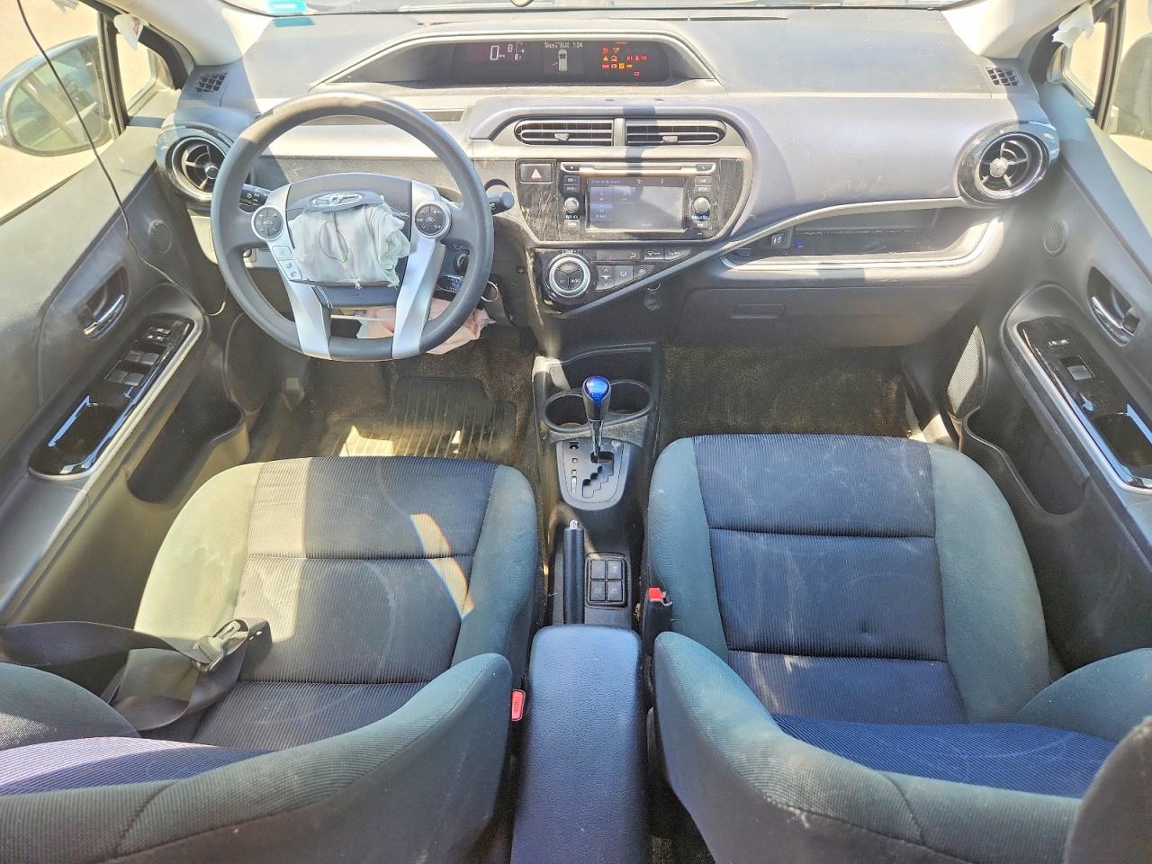 2016 TOYOTA PRIUS C TWO photo 22