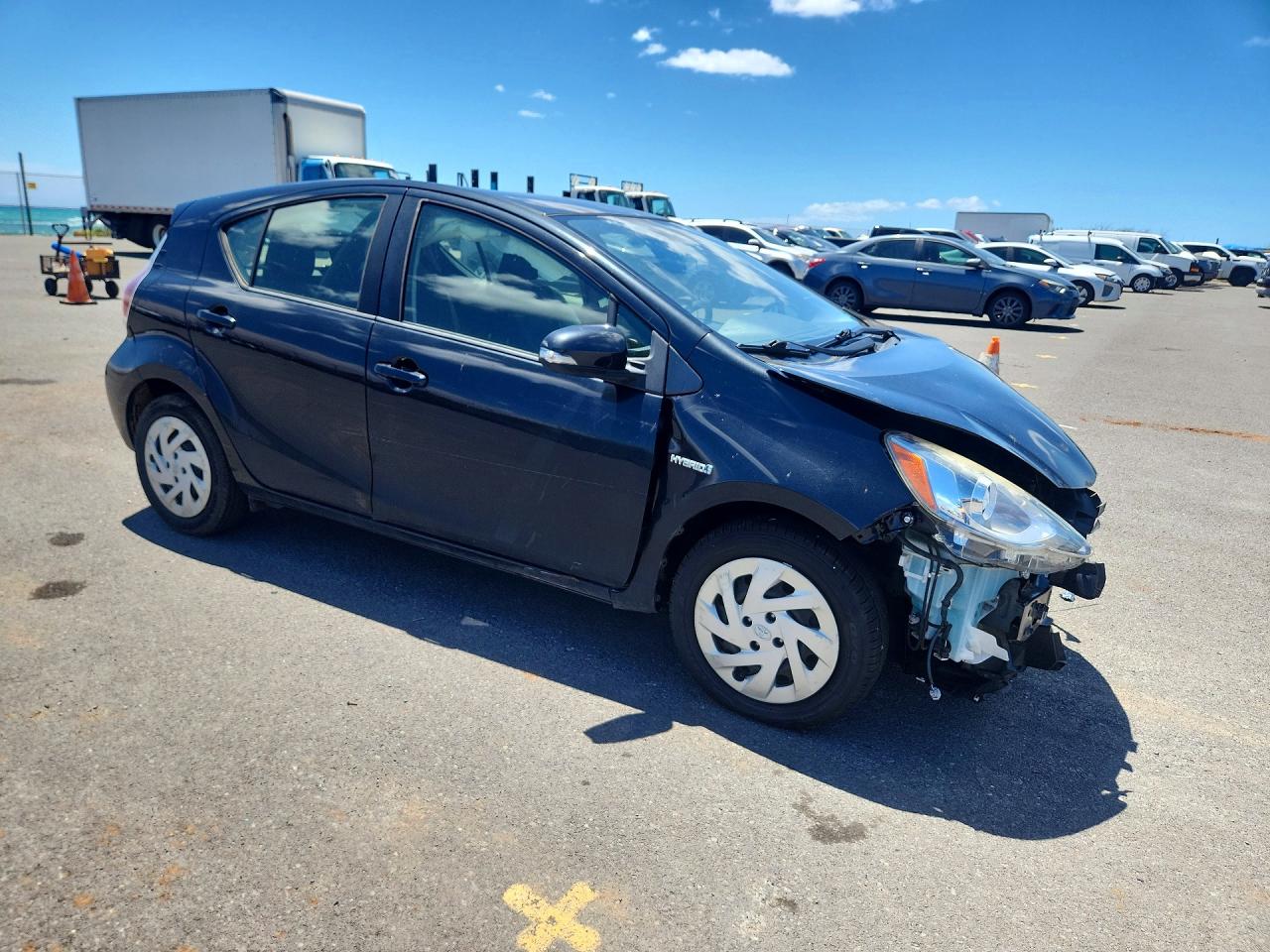 2016 TOYOTA PRIUS C TWO photo 10