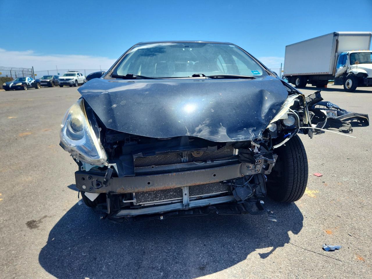 2016 TOYOTA PRIUS C TWO photo 13