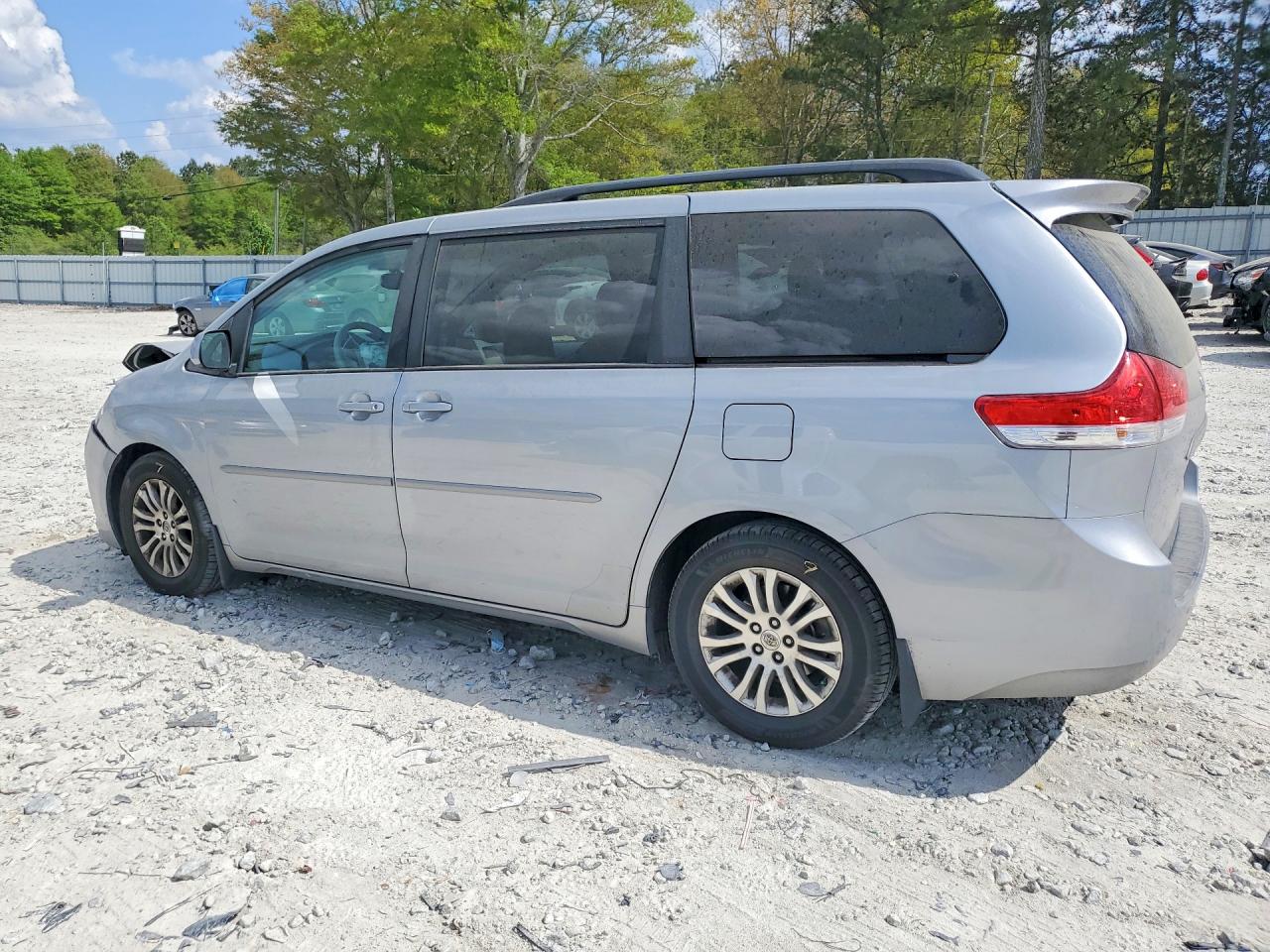 2014 TOYOTA SIENNA XLE 8-PASSENGER photo 3