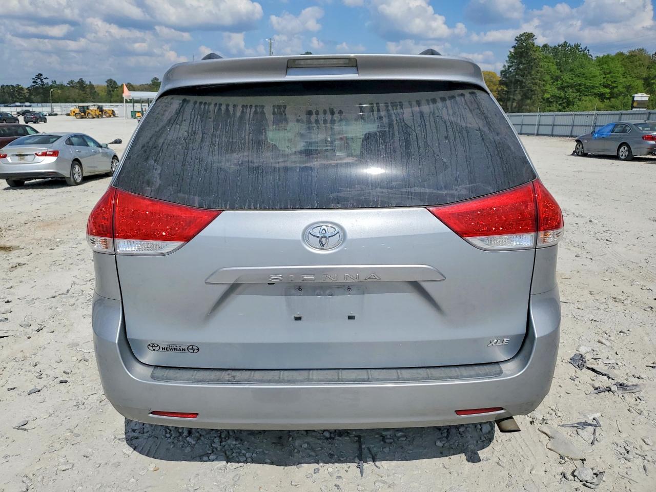 2014 TOYOTA SIENNA XLE 8-PASSENGER photo 11