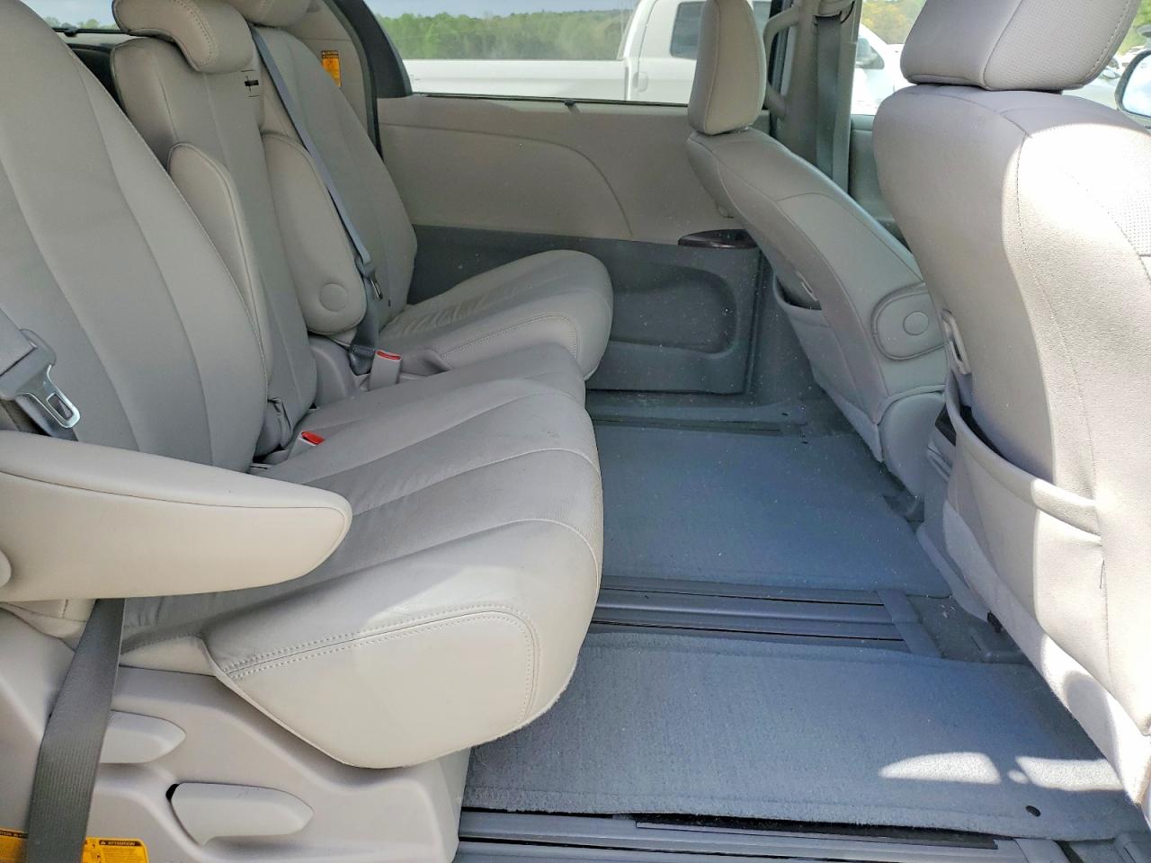 2014 TOYOTA SIENNA XLE 8-PASSENGER photo 21