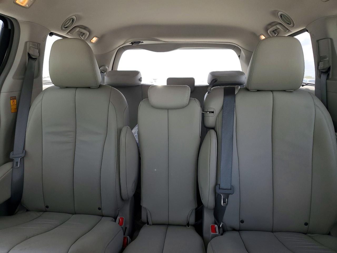 2014 TOYOTA SIENNA XLE 8-PASSENGER photo 19