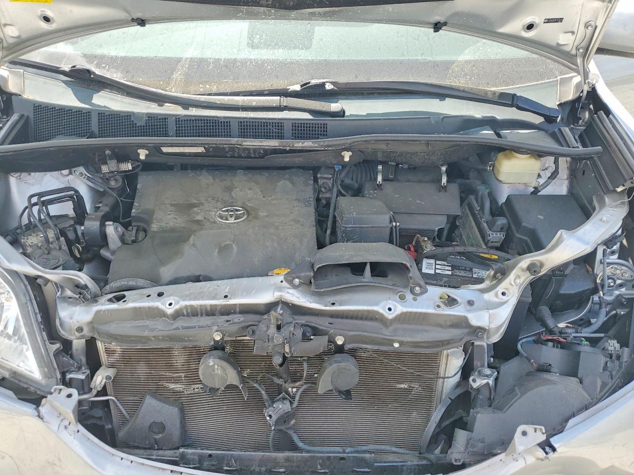 2014 TOYOTA SIENNA XLE 8-PASSENGER photo 23
