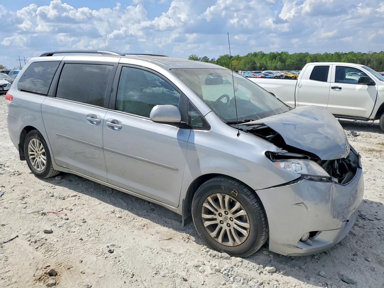 2014 TOYOTA SIENNA XLE 8-PASSENGER photo 7