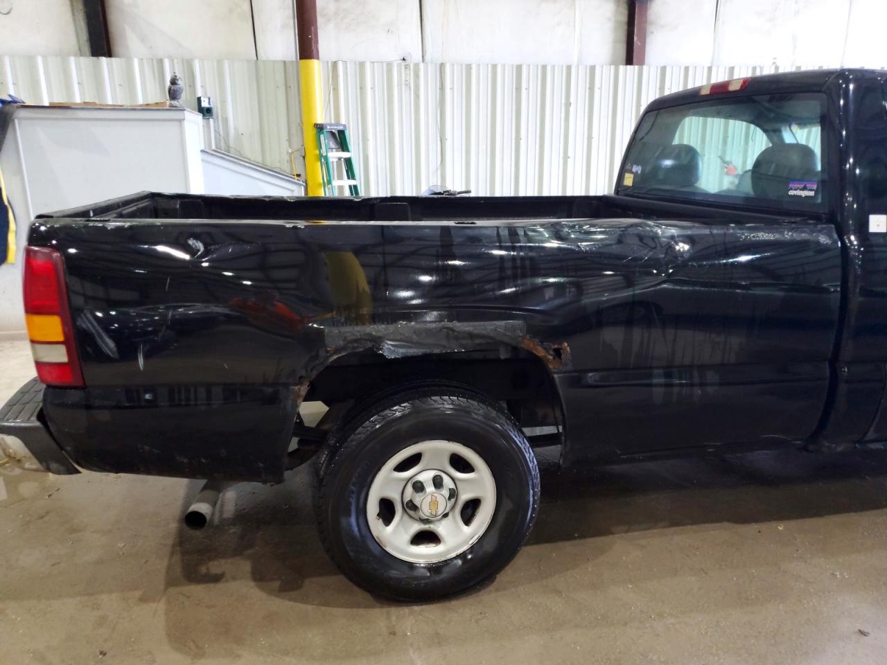 2002 CHEVROLET SILVERADO C1500 photo 28