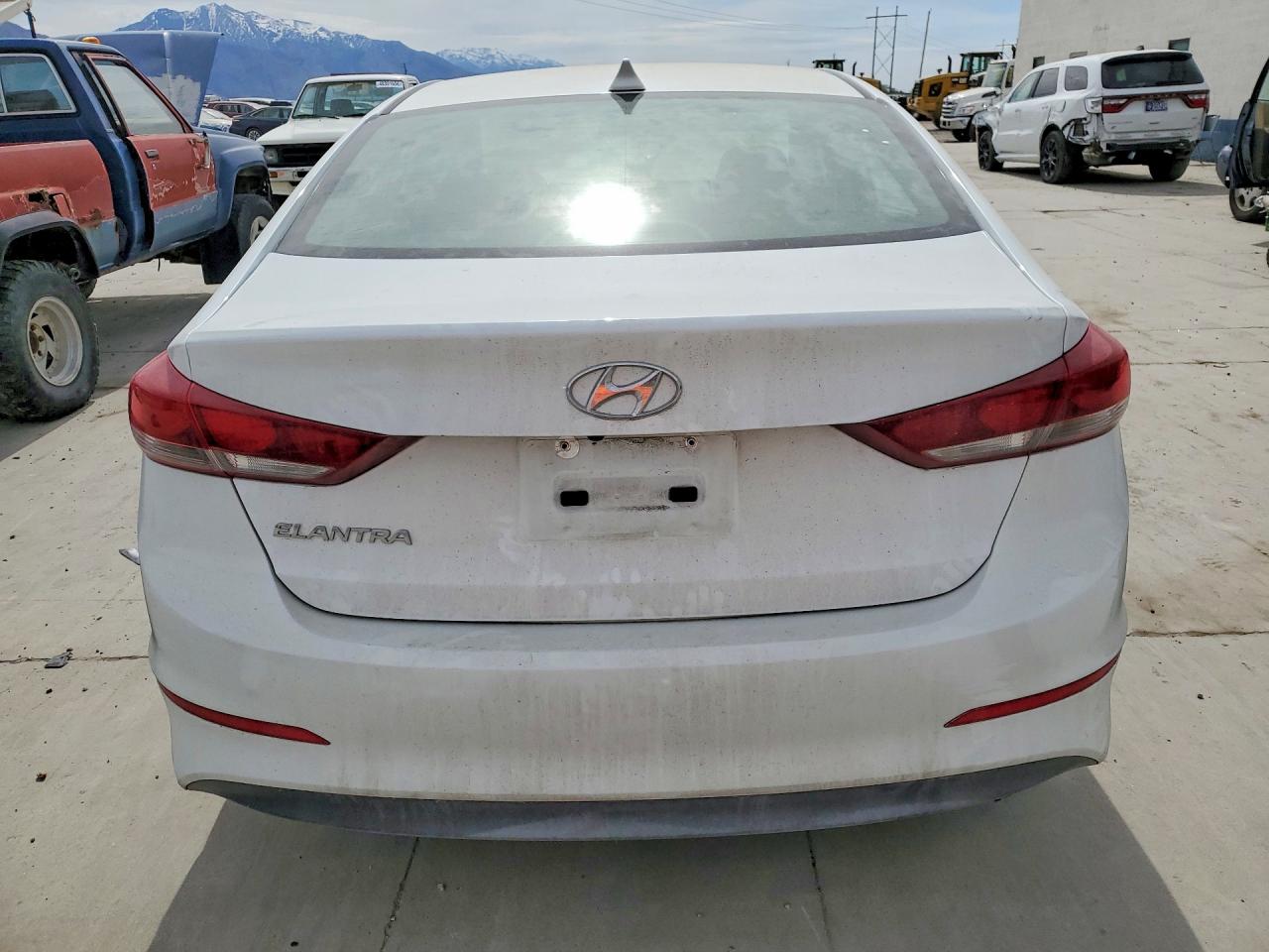 2018 HYUNDAI ELANTRA SEL photo 11