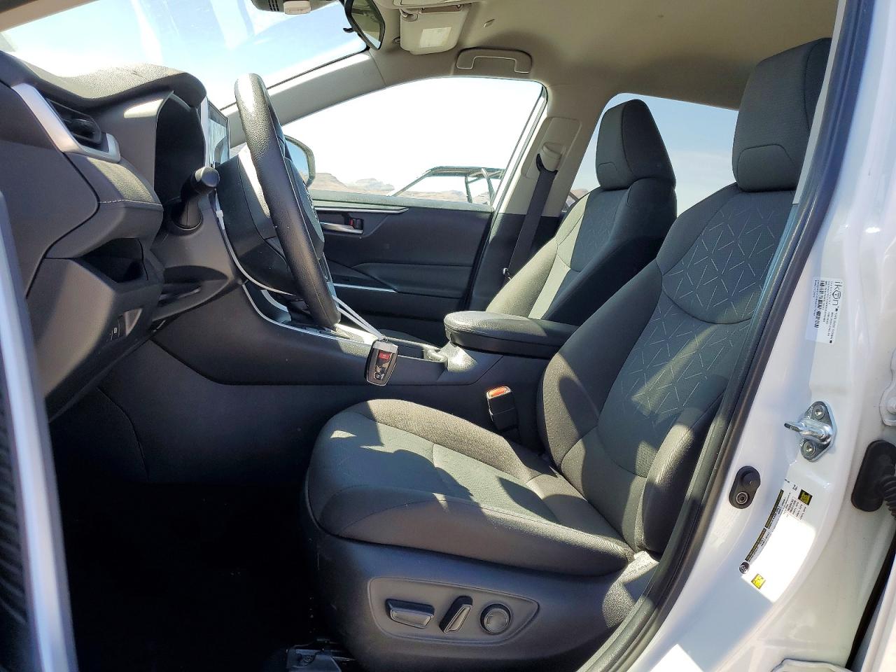 2024 TOYOTA RAV4 XLE photo 19