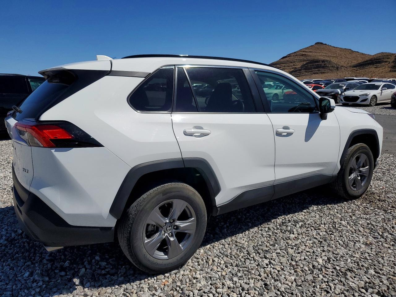 2024 TOYOTA RAV4 XLE photo 7
