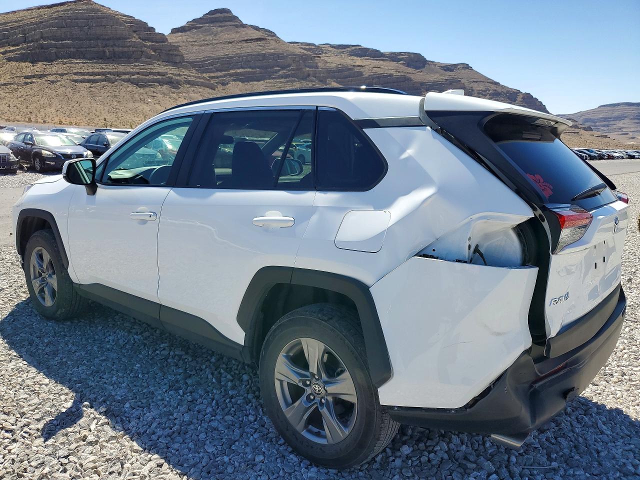 2024 TOYOTA RAV4 XLE photo 4