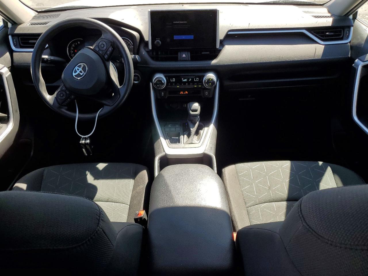2024 TOYOTA RAV4 XLE photo 22