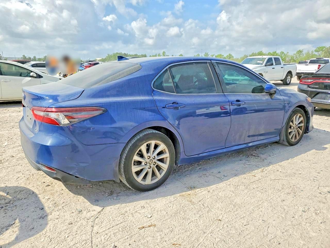 2023 TOYOTA CAMRY LE photo 5