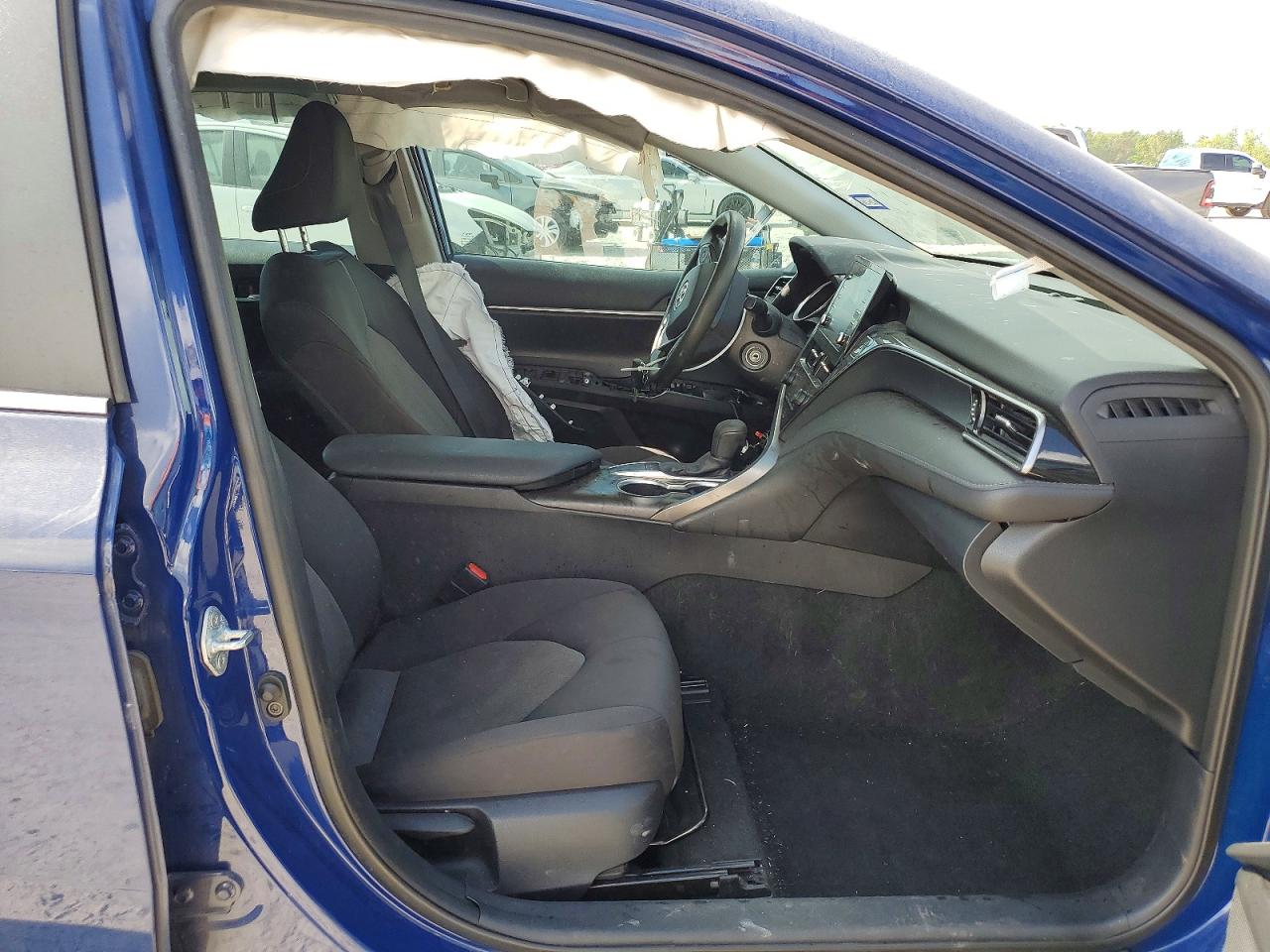 2023 TOYOTA CAMRY LE photo 13