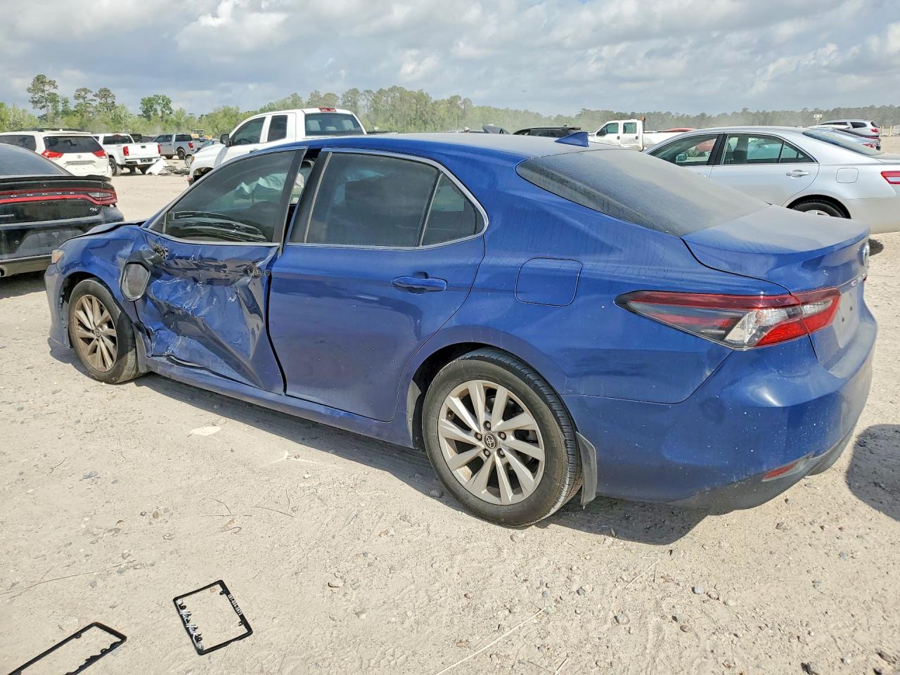 2023 TOYOTA CAMRY LE photo 3