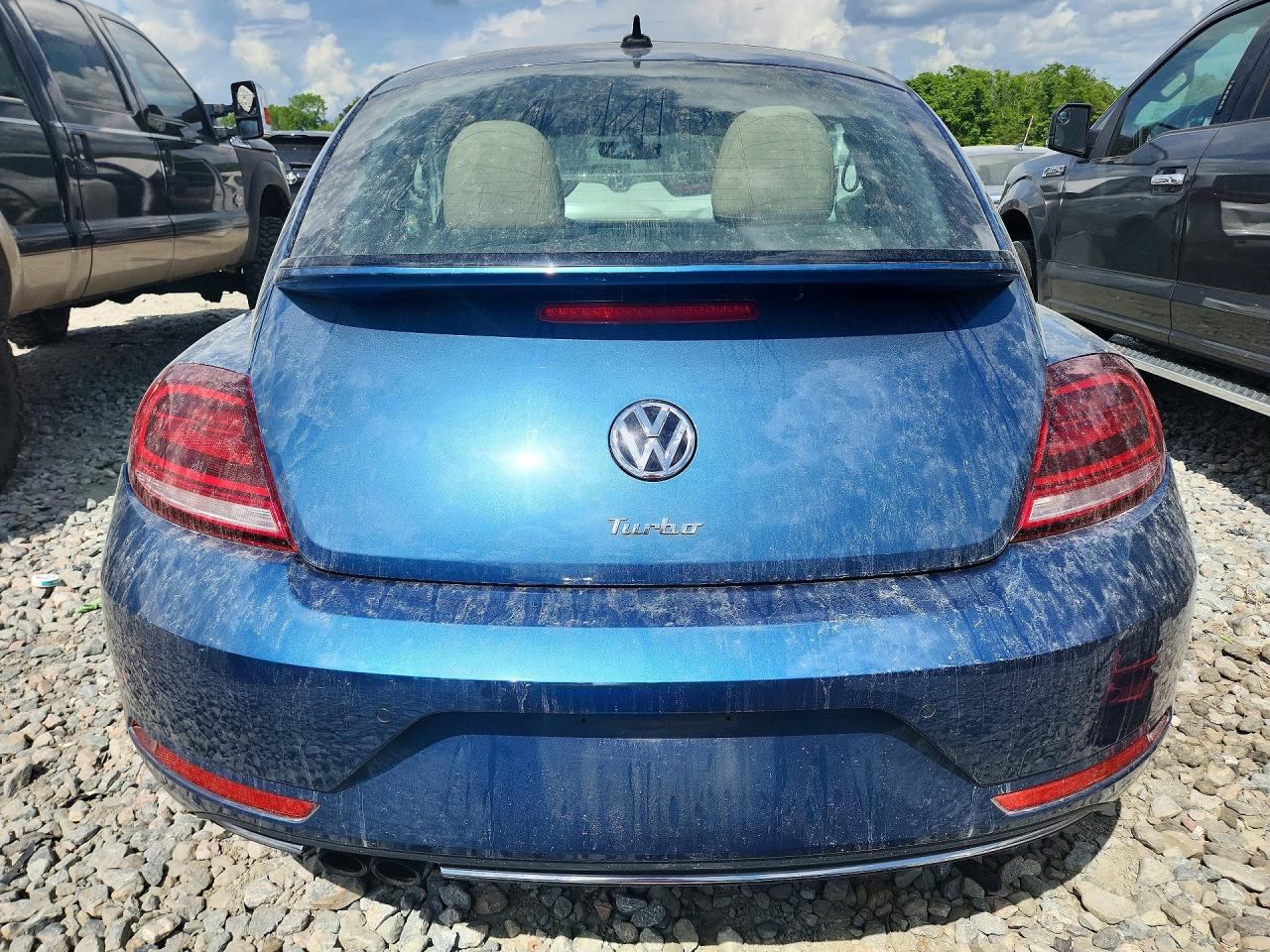 2019 VOLKSWAGEN BEETLE SE photo 6