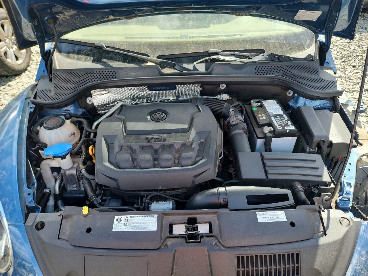 2019 VOLKSWAGEN BEETLE SE photo 11
