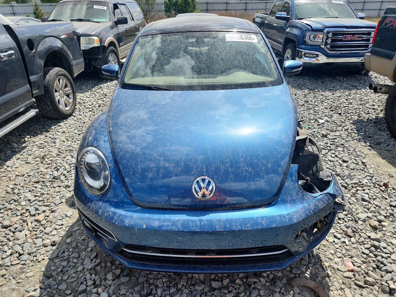 2019 VOLKSWAGEN BEETLE SE photo 5