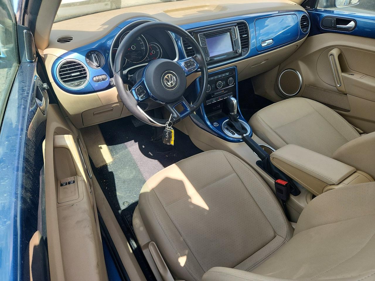 2019 VOLKSWAGEN BEETLE SE photo 8