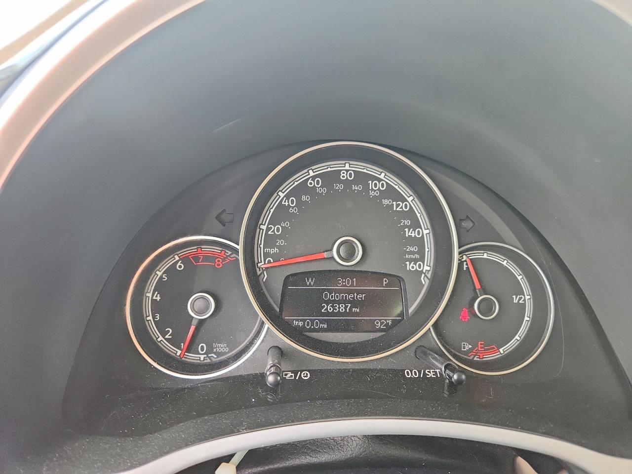 2019 VOLKSWAGEN BEETLE SE photo 9