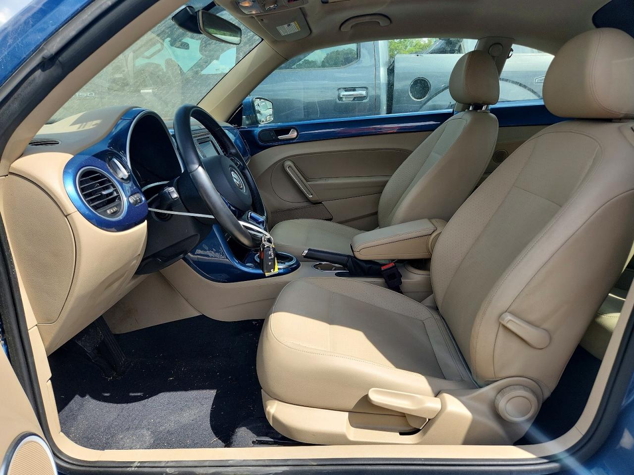 2019 VOLKSWAGEN BEETLE SE photo 7