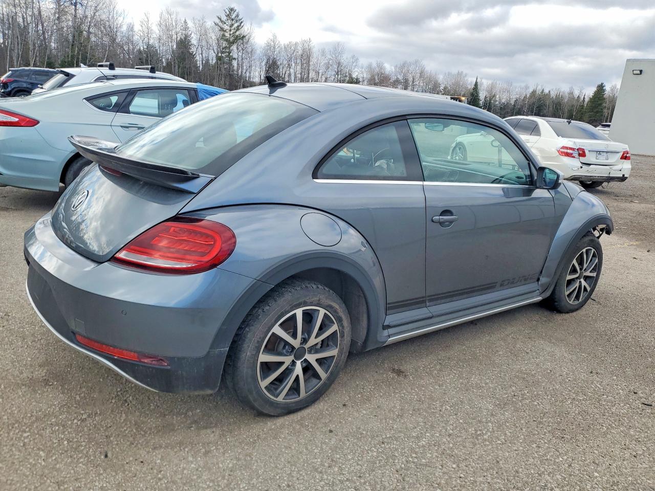 2019 VOLKSWAGEN BEETLE DUNE photo 3