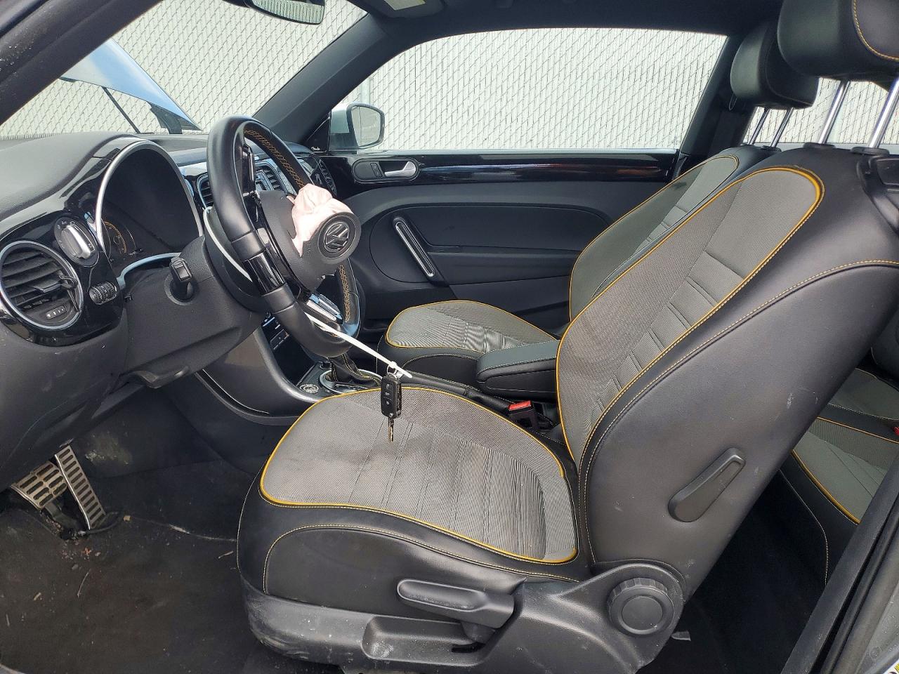 2019 VOLKSWAGEN BEETLE DUNE photo 7
