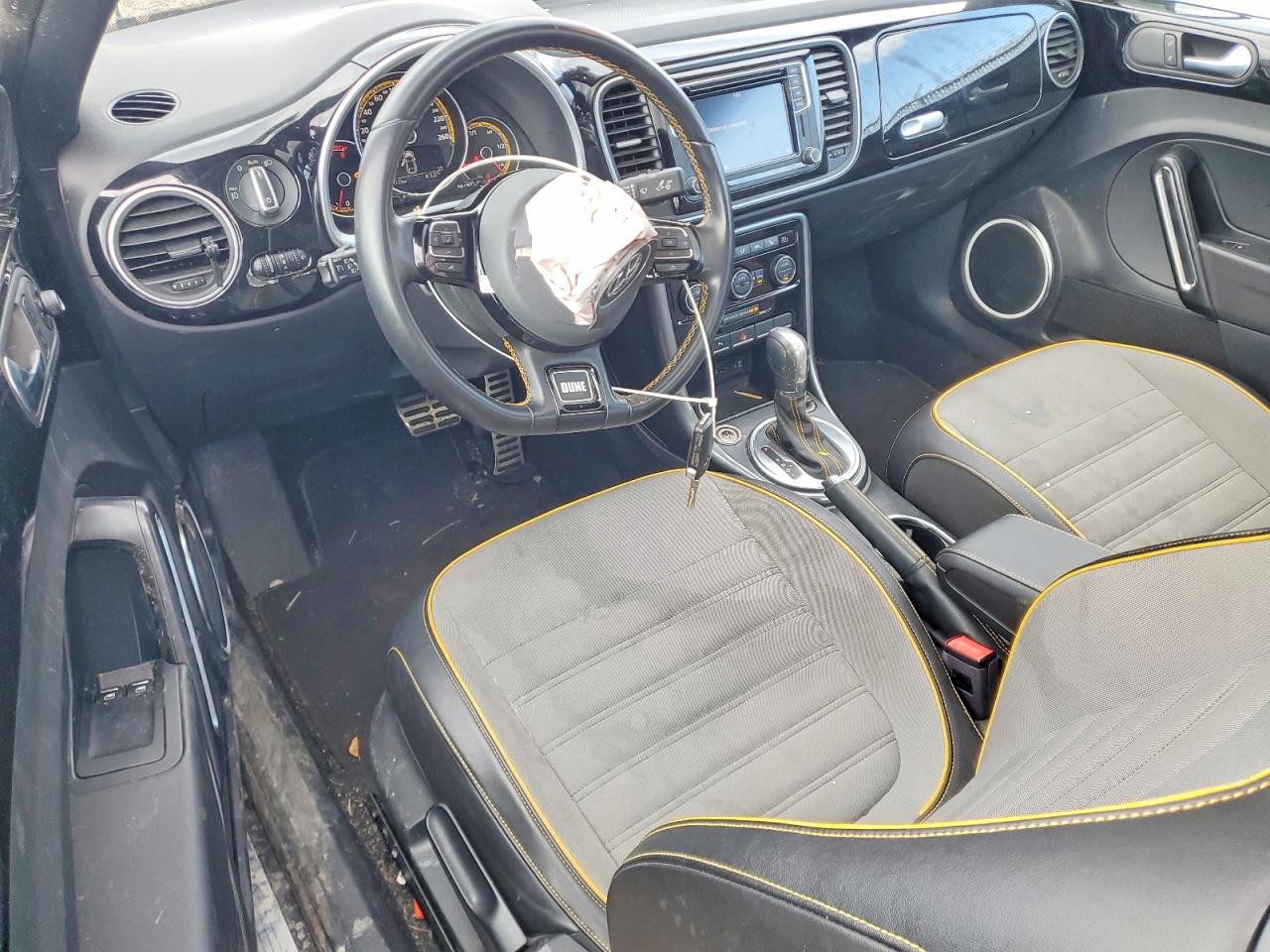 2019 VOLKSWAGEN BEETLE DUNE photo 8