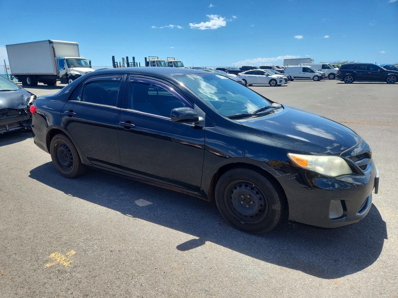 2013 TOYOTA COROLLA photo 4