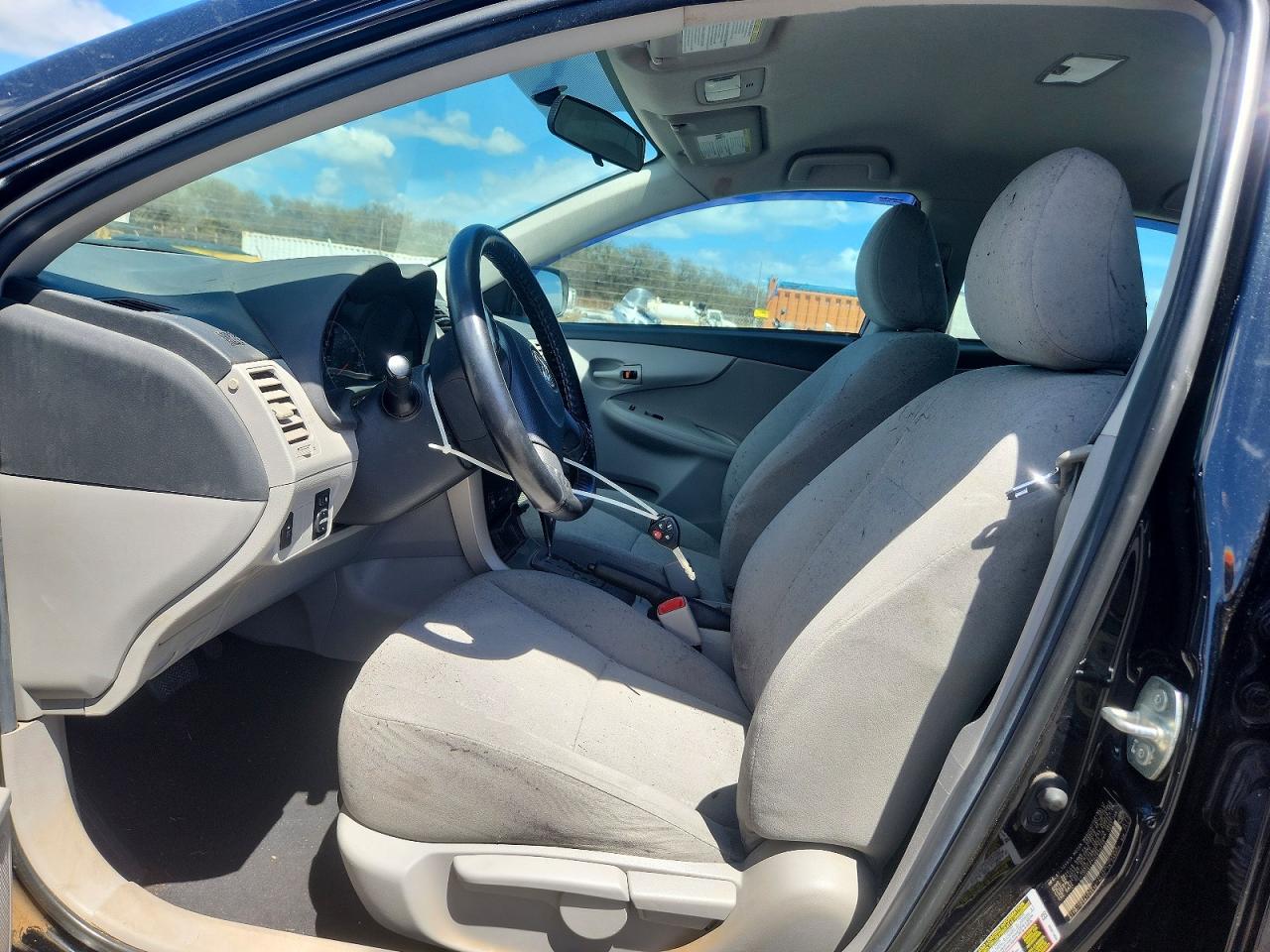 2013 TOYOTA COROLLA photo 7
