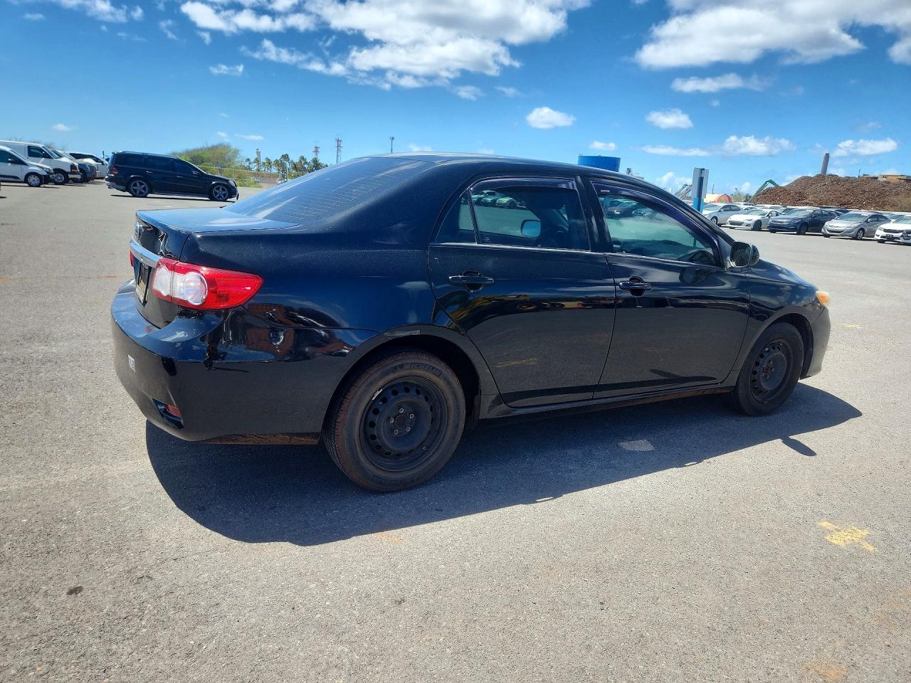2013 TOYOTA COROLLA photo 3
