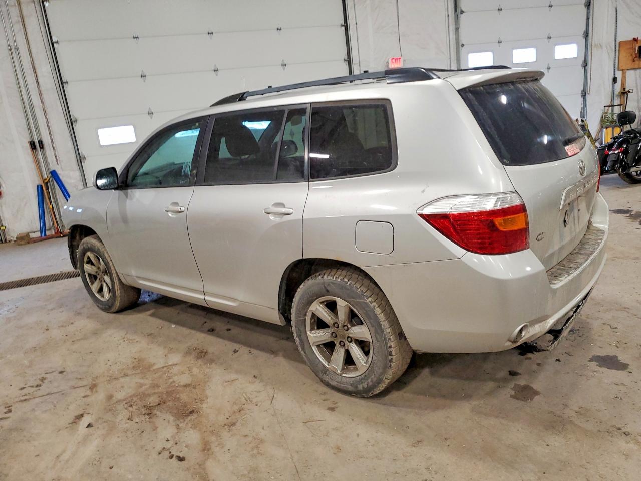 2010 TOYOTA HIGHLANDER BASE photo 2