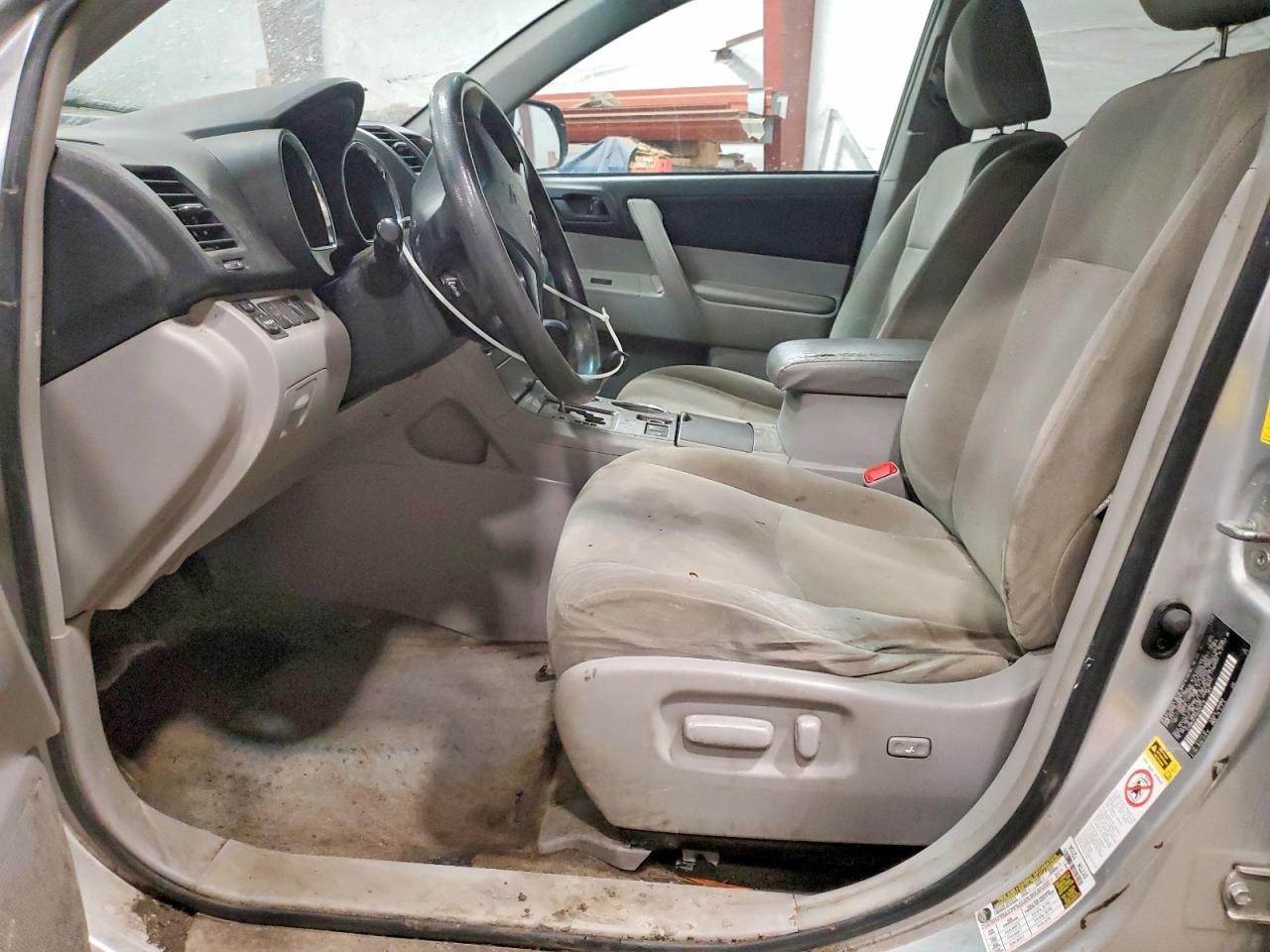 2010 TOYOTA HIGHLANDER BASE photo 7