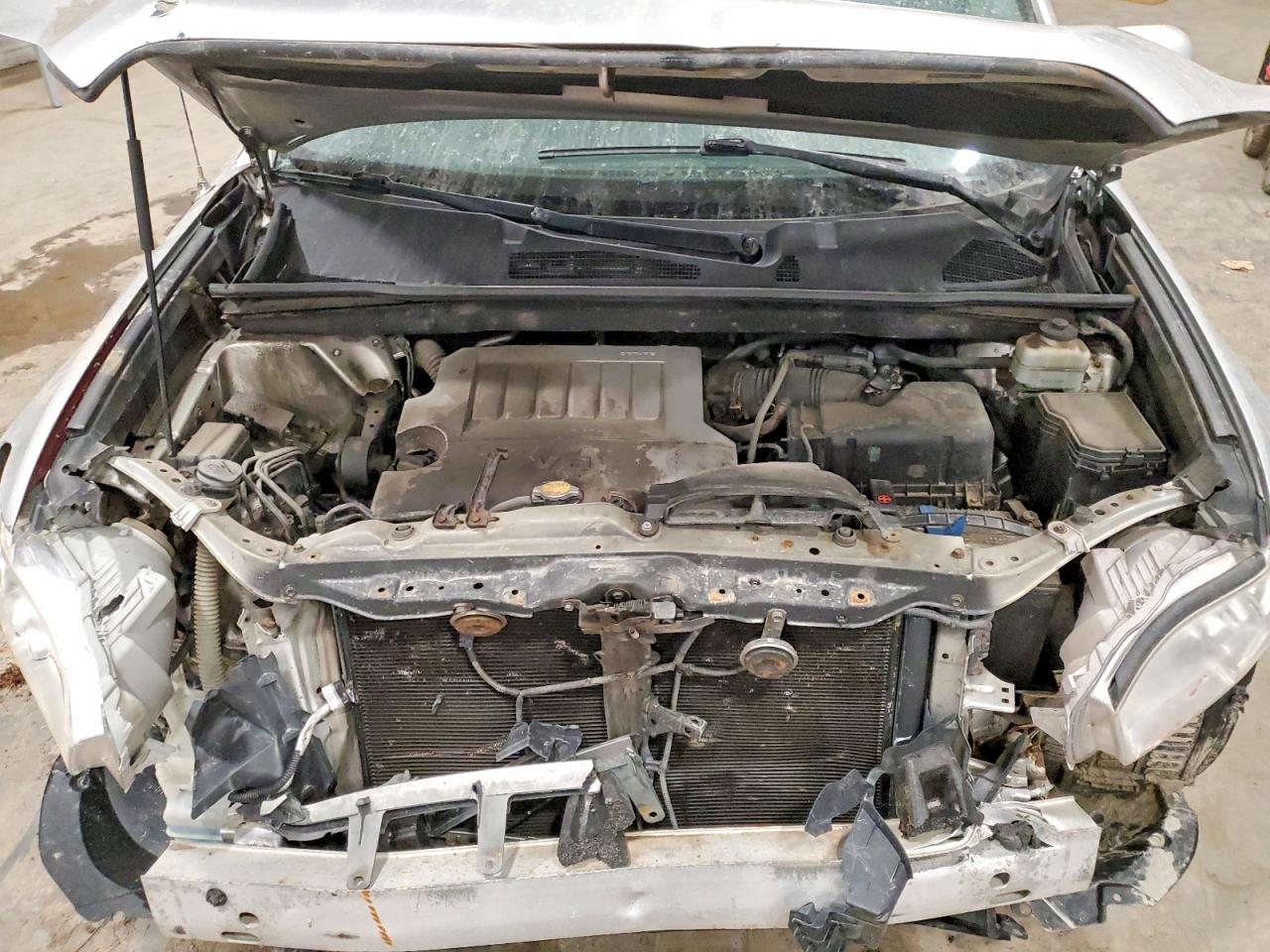 2010 TOYOTA HIGHLANDER BASE photo 12