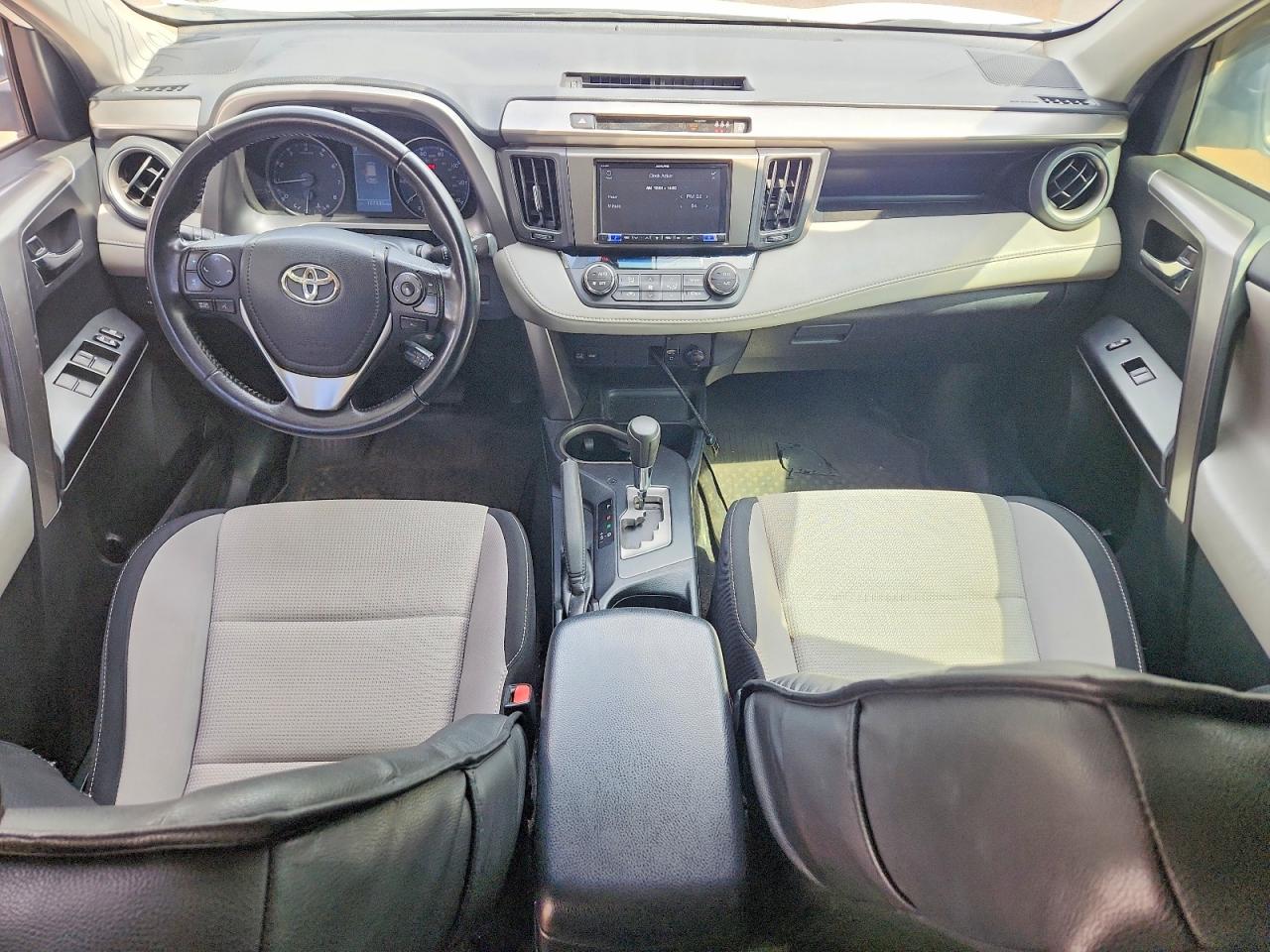2017 TOYOTA RAV4 XLE photo 22