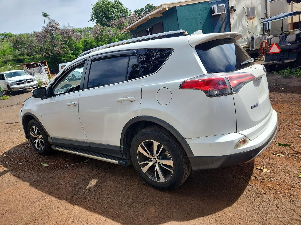 2017 TOYOTA RAV4 XLE photo 4