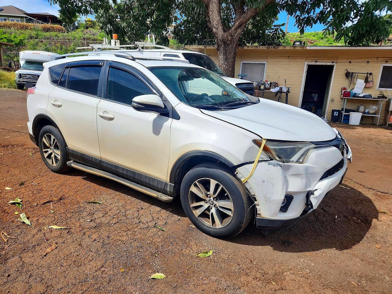 2017 TOYOTA RAV4 XLE photo 10