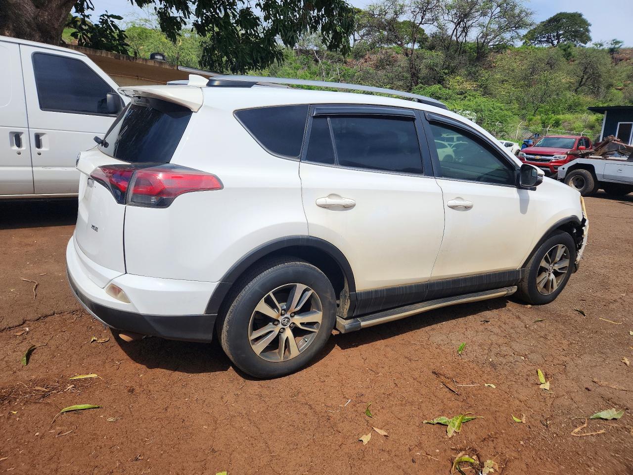 2017 TOYOTA RAV4 XLE photo 7