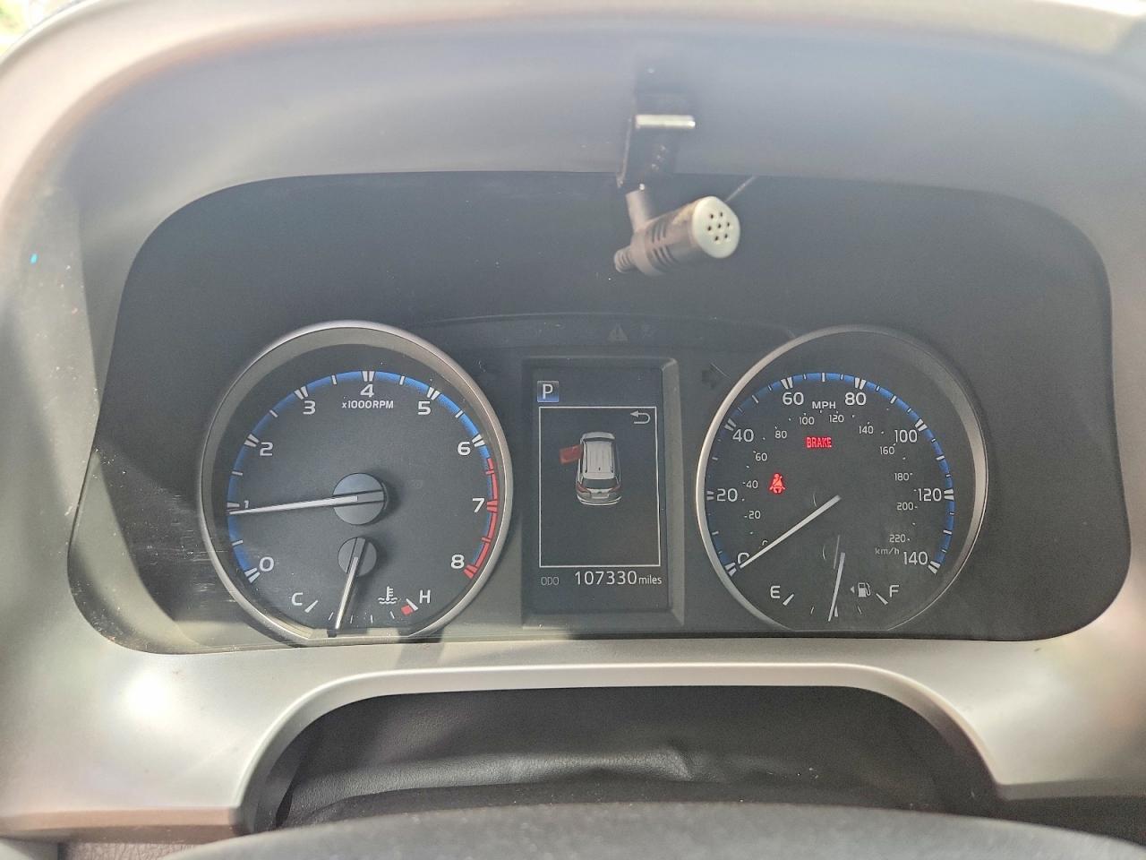 2017 TOYOTA RAV4 XLE photo 25